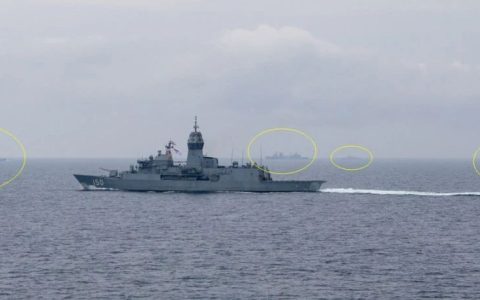 讽刺！美日澳加硬闯东海“示威”，结果照片里满是解放军