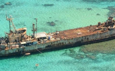 认清现实：赖在仁爱礁8800多天的菲律宾登陆舰，已经不可能“拖走”了