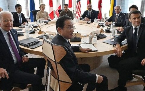 把俄罗斯当战败国制裁，《凡尔赛合约》后的灾难会重演吗？