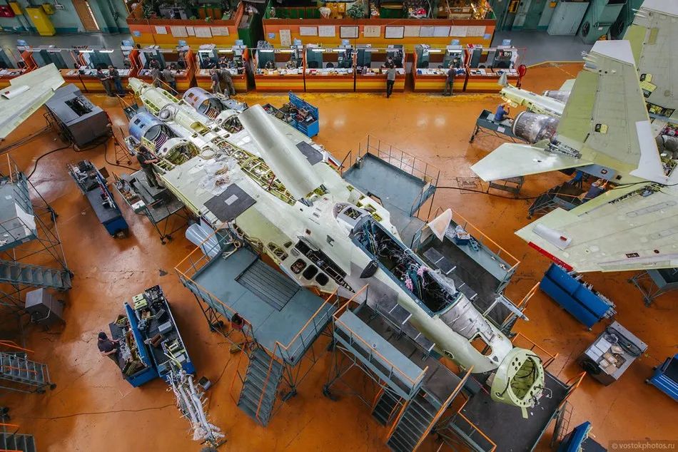 为什么都2023年了，各国造飞机还要靠老师傅手搓？