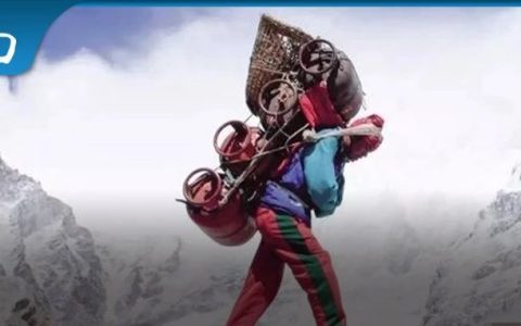 “钱给够，抬你上珠峰”：他们拿命向导，只成了故事的配角