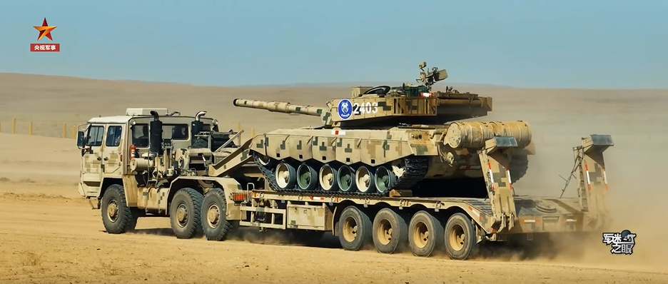 解放军最强坦克运输车，罕见亮相！可以驮着60吨的99A坦克，翻山越岭