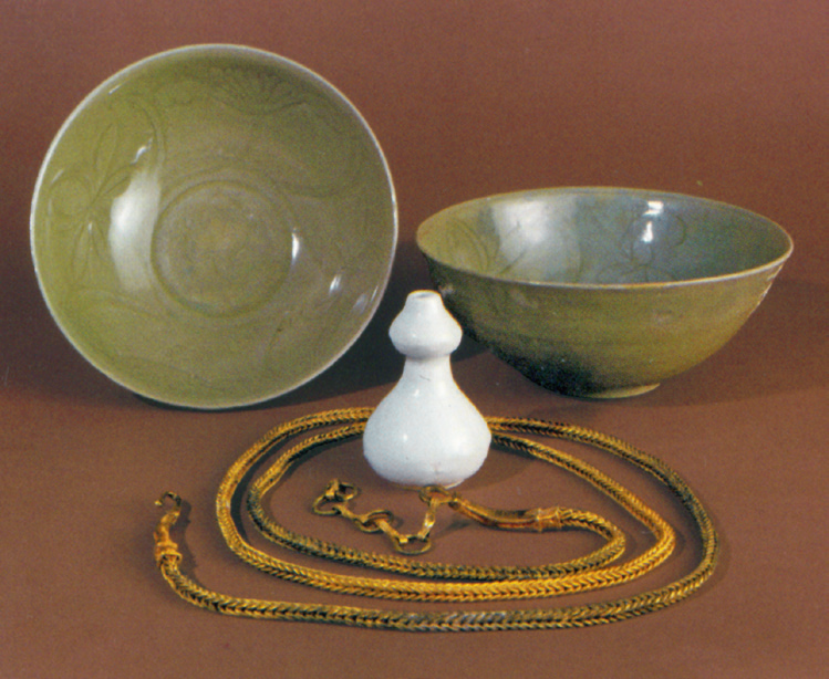 用33米长、14米宽的大箱子，把沉船一次性捞上来……