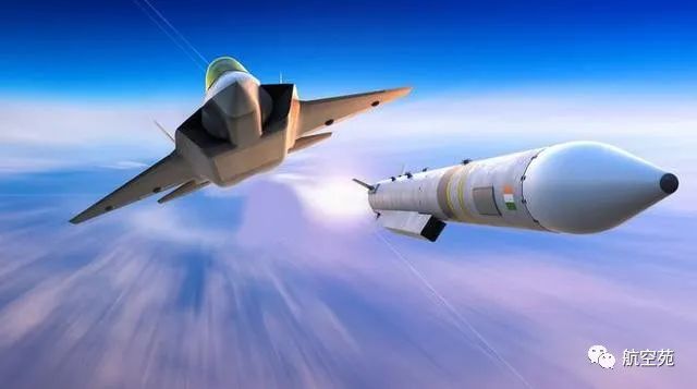 强势登场！歼16D战机炫酷亮相，造价比五代机歼-20更贵