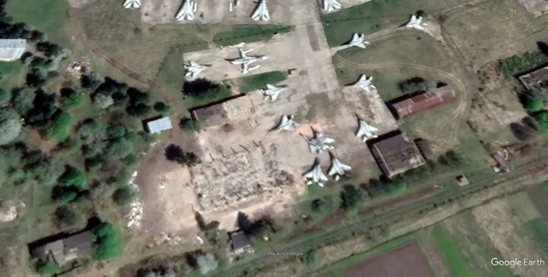 肠子悔青了！乌克兰防长“发朋友圈”泄露军事情报，空军基地遭俄军轰炸损失惨重！