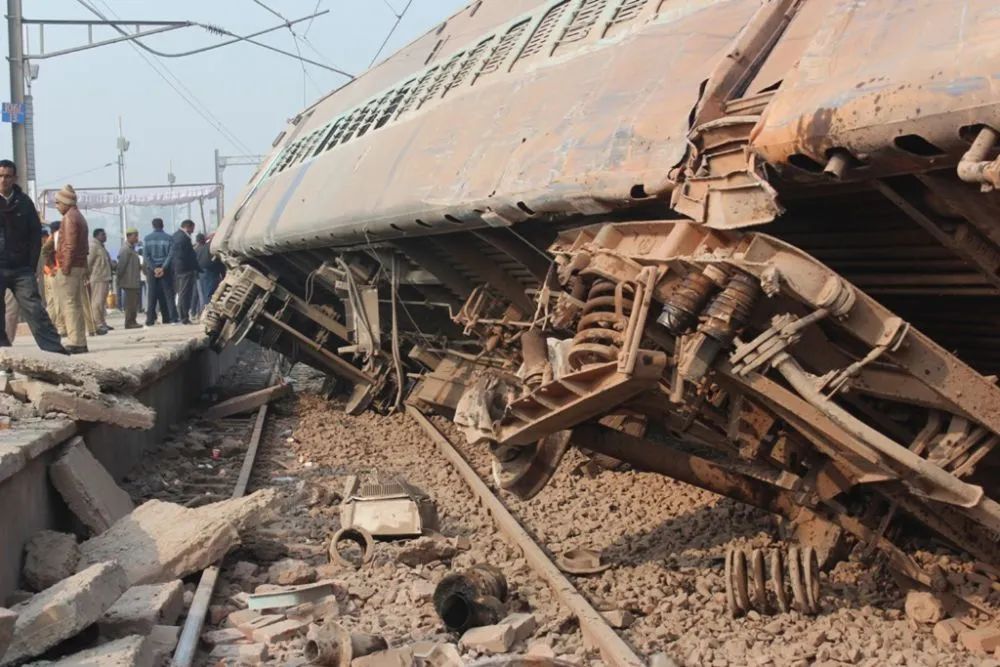 印度列车事故，不只是“人为过失”这么简单