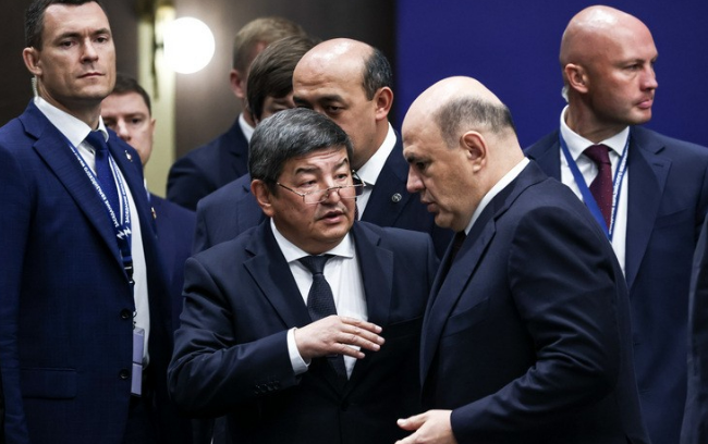 敏感时刻，8国元首齐聚俄共商大计，中方帮忙打开的局面，俄这次抓住了