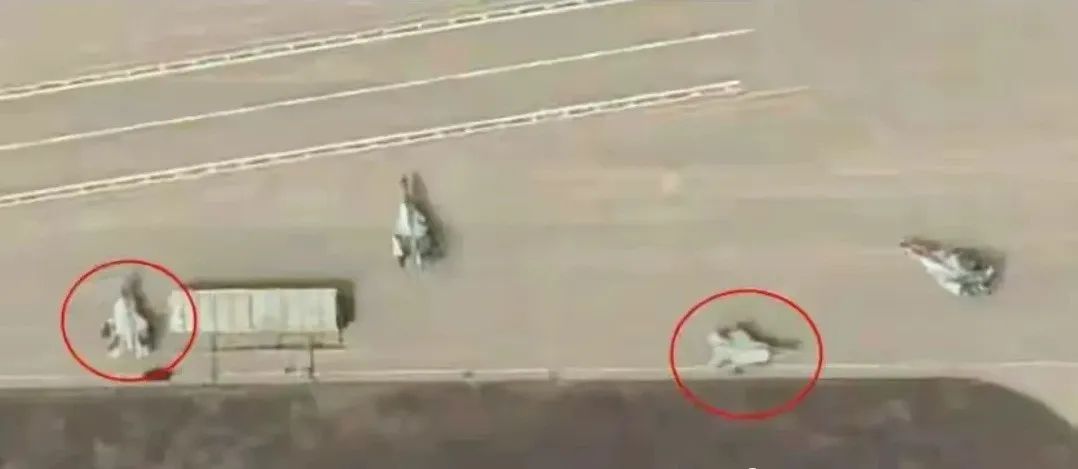 多架歼35首次展示折叠翼状态，离上舰一步之遥