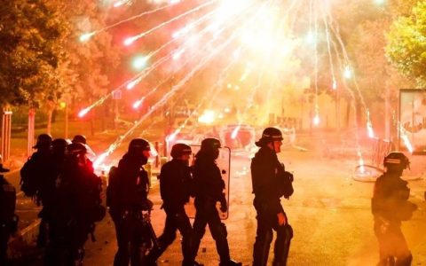 这个西方大国，这两天全国大乱，华人也遭殃了