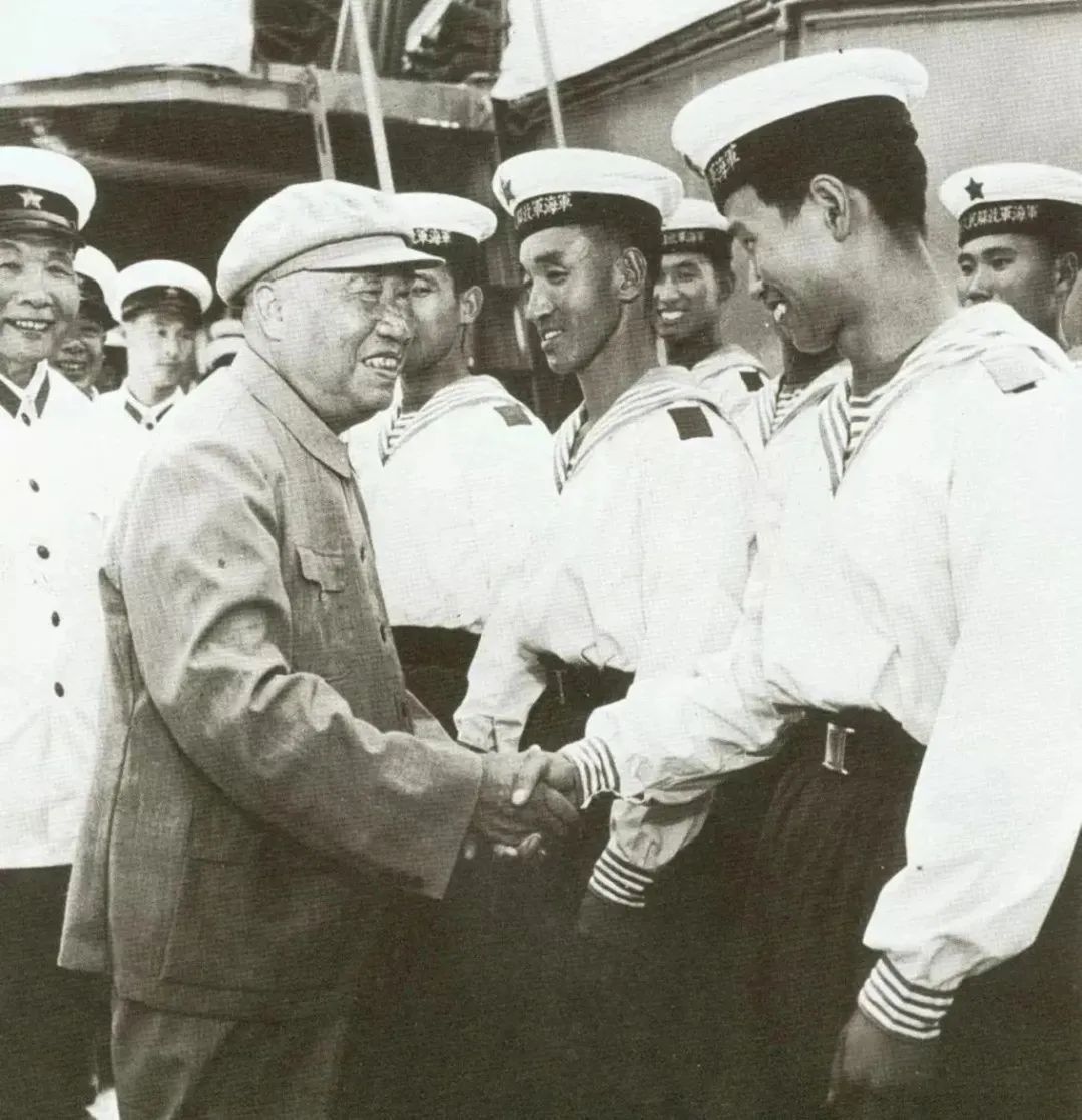 朱德总司令的海军情结，88岁高龄仍要坚持出海，视察中国第一艘核潜艇