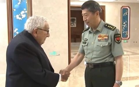 基辛格突然访华，会见的却是我国防部长，释放什么信号？