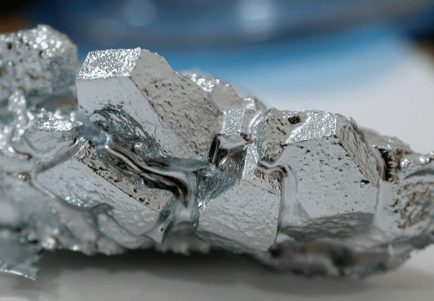 对等反制芯片封锁，为什么中国全面管控镓、锗两大原材料？