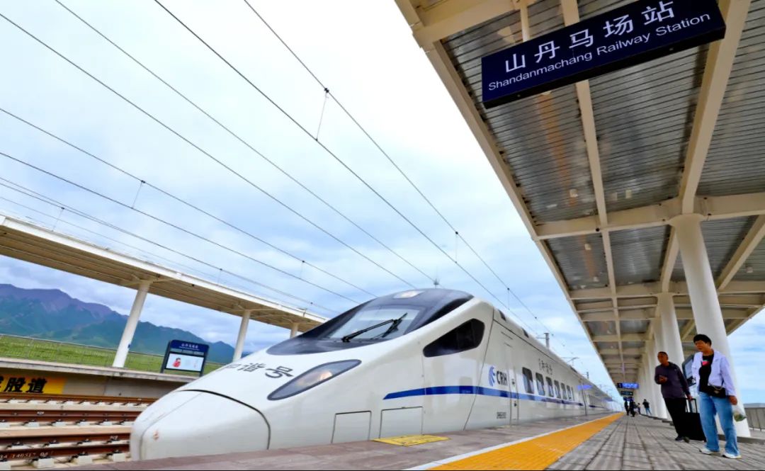 “最坎坷高铁”全线恢复：新疆16小时直达北京何日实现？