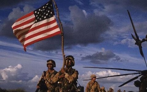 大敌当前，出现奇怪“恐美论”，“跪美”的人值得警惕