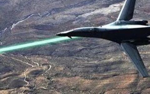 我国激光武器在中东强势亮相：13架无人机被一次性击落