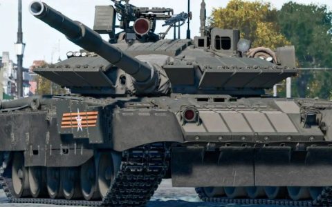 太猛了，他们学了解放军？俄王牌坦克发威，9.5公里打爆美国战车