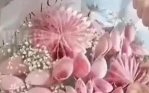 父子买下9999元“人民币花束”后，隔天举报至人民银行：花店违法！曾49次举报“拍黄瓜”、涉400余起投诉...