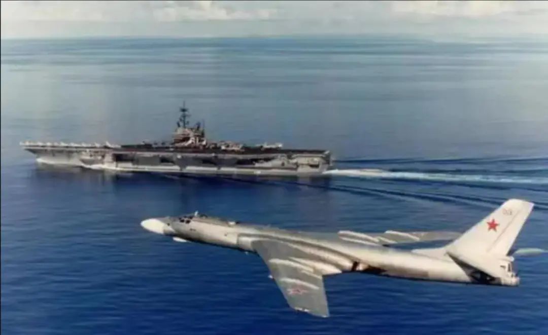 让美军胆寒的“舰艇屠夫”，轰-6K掠海突袭“里根”号航母，是真的吗？