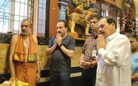 这很印度：“月船3号”探测器发射前，科学家组团求神拜佛