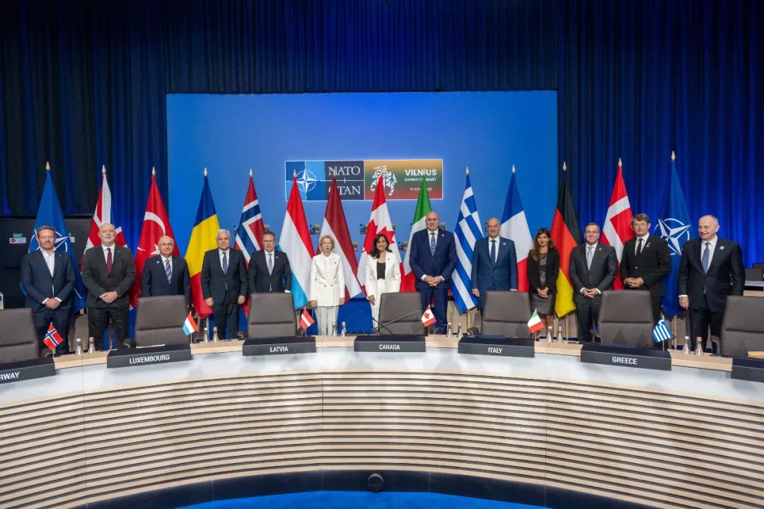 北约鹰视狼顾 亚太该怎么办？