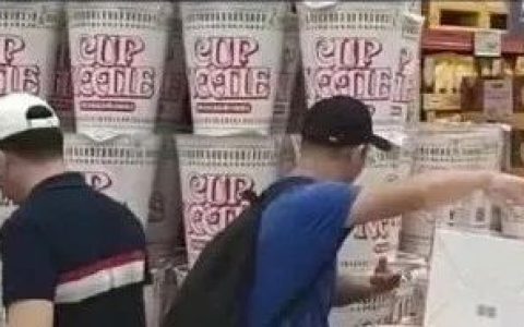 半天售罄，500元一桶方便面引发疯抢！网友直呼看不懂