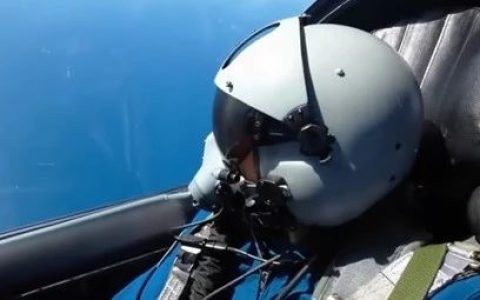 歼-15、歼-16低空贴海飞行 台退将叹：解放军驾驶员训练已到实战