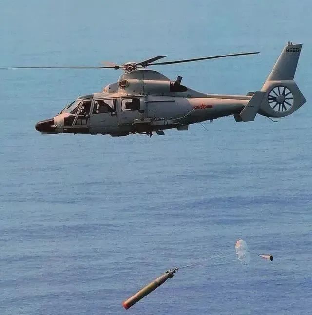 “红色海鹰”猛然现身，直-20舰载机停满机库，补齐海军最大短板