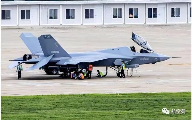向世界宣布！中国将搞双座歼35，全球首款五代半舰载机，上福建舰