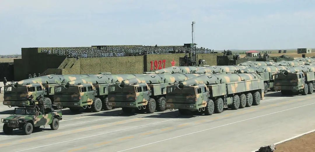 官方首曝，解放军隐身导弹车相关测试画面！可规避卫星和空中侦察