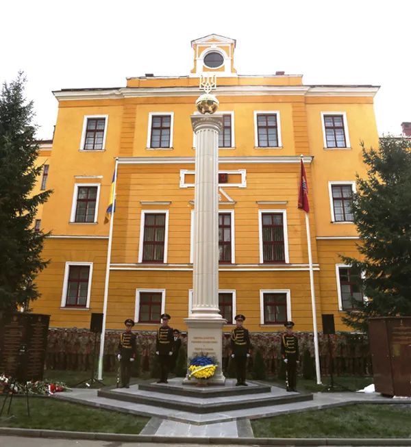 乌克兰基辅军事学院招生？中国网友：“毙”业后包送回国吗？