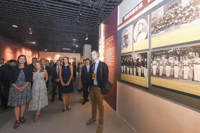 谢锋大使吊着手臂亮相，中美这些活动该加强！