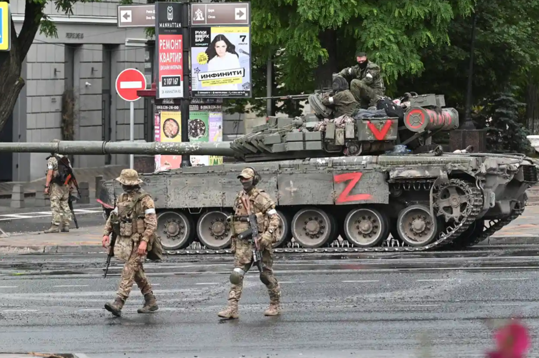 俄罗斯面临“内战”风险！瓦格纳老板坠机死亡暗流涌动，普京早已指定接班人！