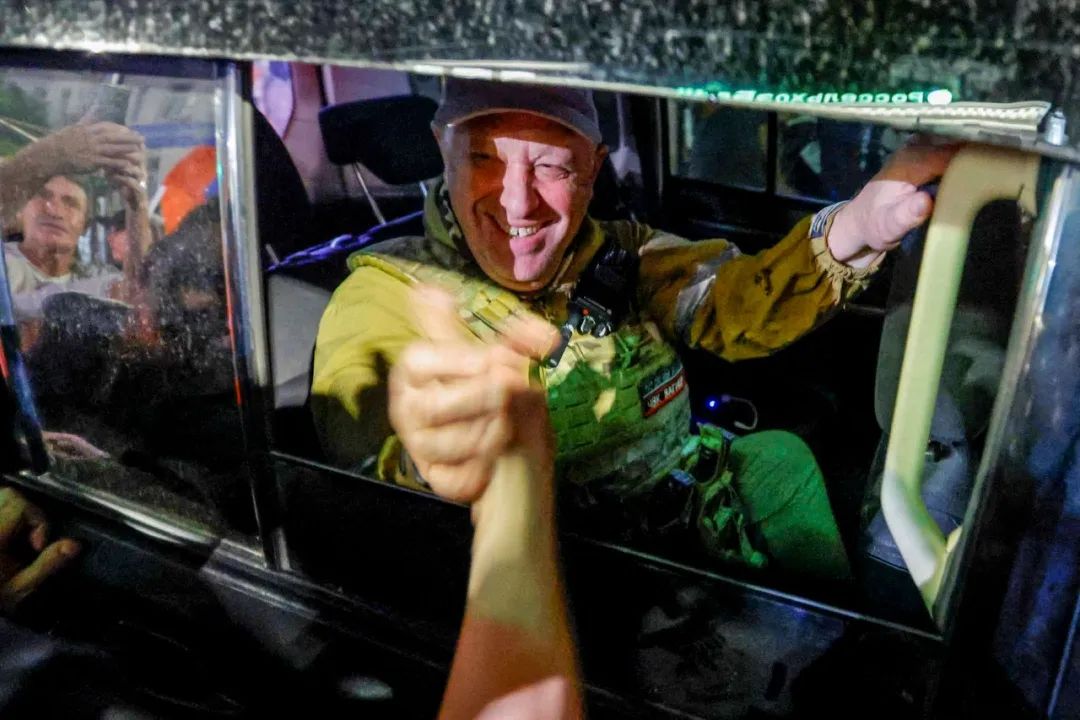 俄罗斯面临“内战”风险！瓦格纳老板坠机死亡暗流涌动，普京早已指定接班人！