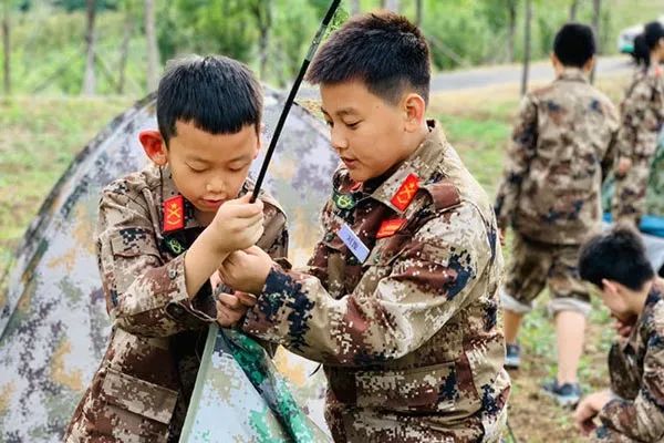 7天水弹兵，一生战友情，来时孤勇者，回时特种兵！军事夏令营突然火了？