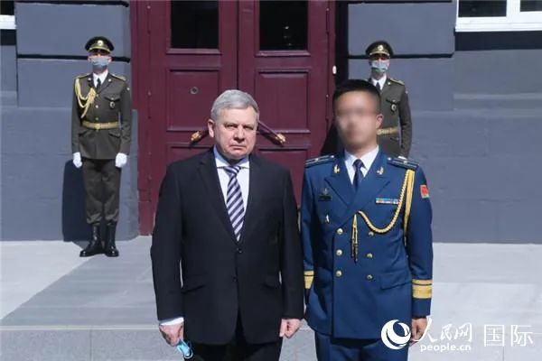 乌克兰基辅军事学院招生？中国网友：“毙”业后包送回国吗？
