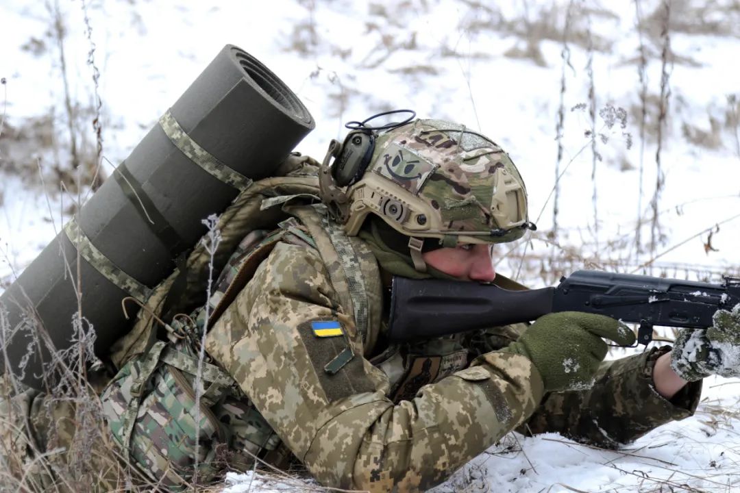 乌克兰基辅军事学院招生？中国网友：“毙”业后包送回国吗？