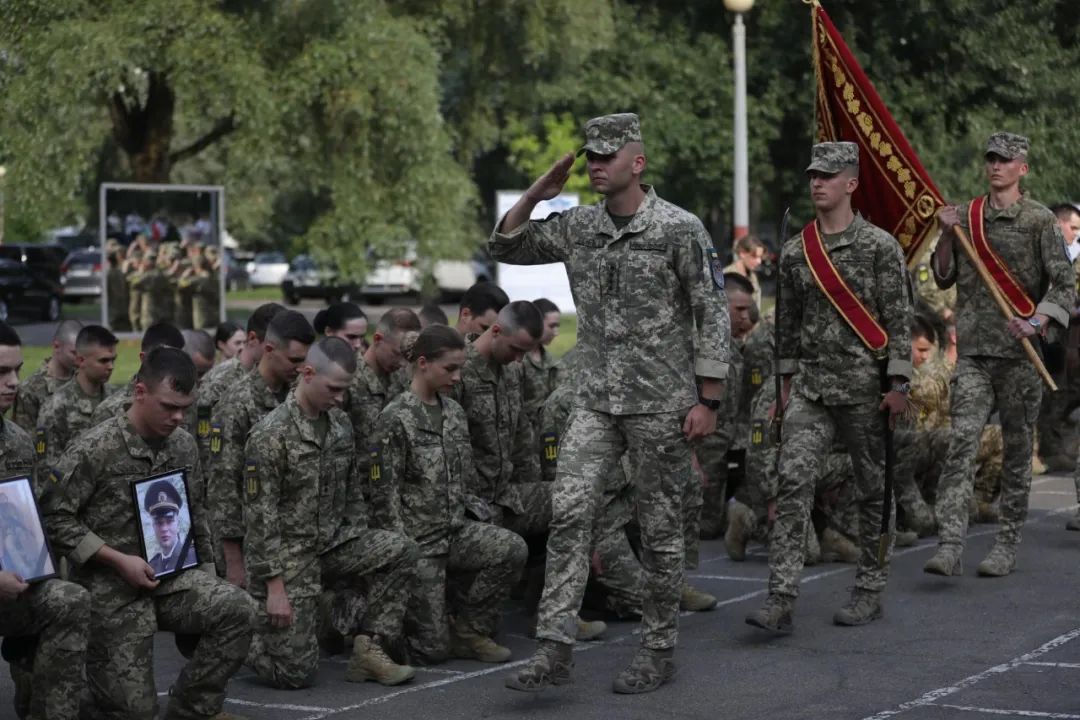 乌克兰基辅军事学院招生？中国网友：“毙”业后包送回国吗？