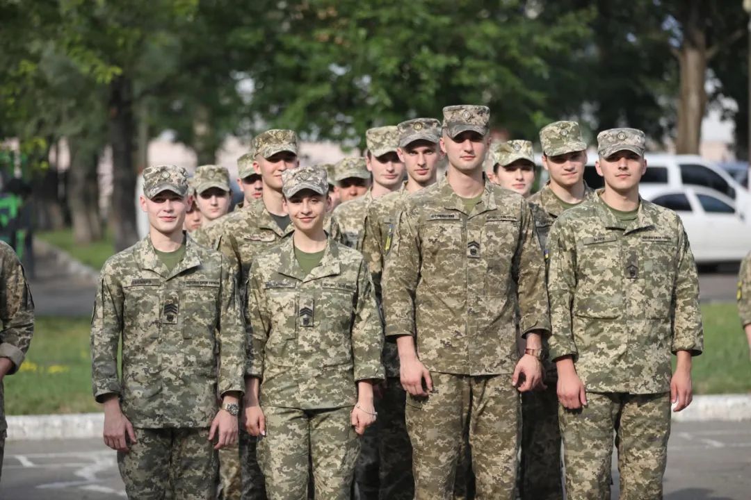 乌克兰基辅军事学院招生？中国网友：“毙”业后包送回国吗？