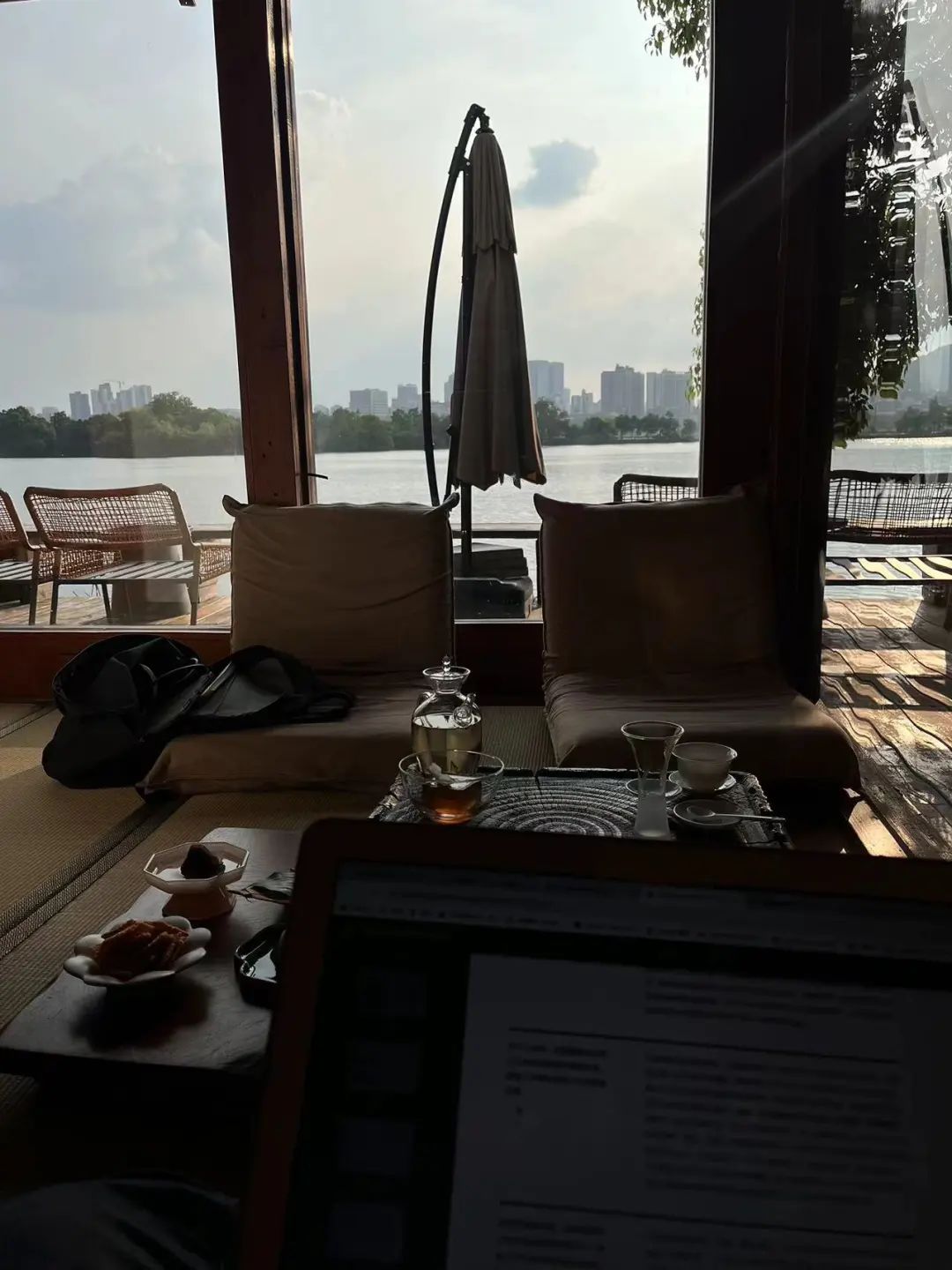 数字游民：拿着一线城市的工资，我在老家嘎嘎乱杀。