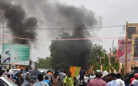 又要打仗了？刚刚，军事干预日期已定！多国联军要救被囚总统，对方也拉了“外援”