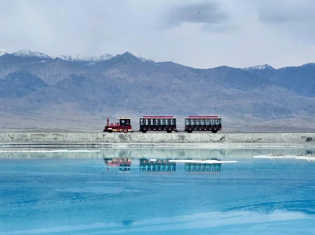 别囤盐了！中国最大的“天空之镜"，比茶卡盐湖大56倍，价值12万亿，够全世界人口吃1000年！