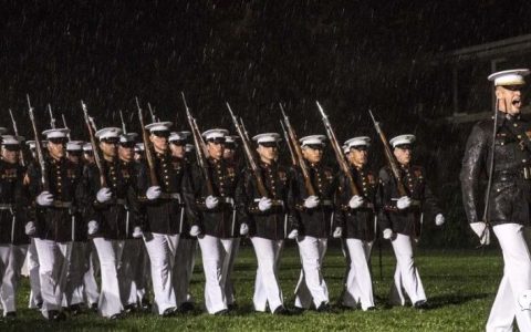 美国需要军改了