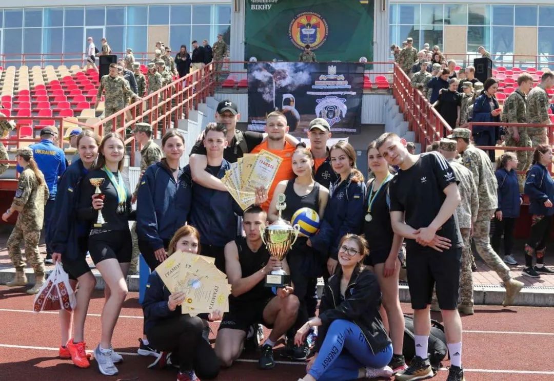 乌克兰基辅军事学院招生？中国网友：“毙”业后包送回国吗？