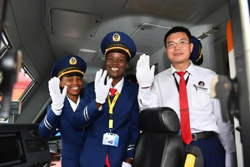 中国载人航天成就背后，是非洲铁子