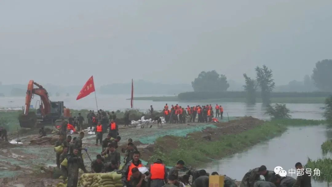 中国交出一张高分答卷！水灾救援变成“高科技战争”，翼龙-2H、军用战车纷纷出动！