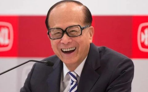 “放血甩卖”？李嘉诚降价30%抛售房产，房价回到7年前！为什么？专家解读…