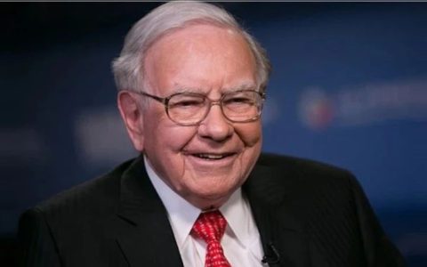 巴菲特投了8600亿，另一位大佬高调做空