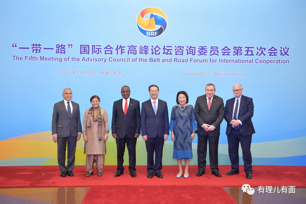 它，为何嚷嚷要退群？