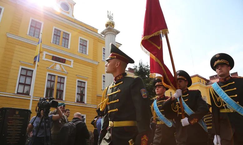 乌克兰基辅军事学院招生？中国网友：“毙”业后包送回国吗？