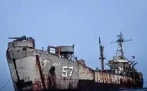 中国对菲律宾不再客气，仁爱礁那艘破船赶紧拖走